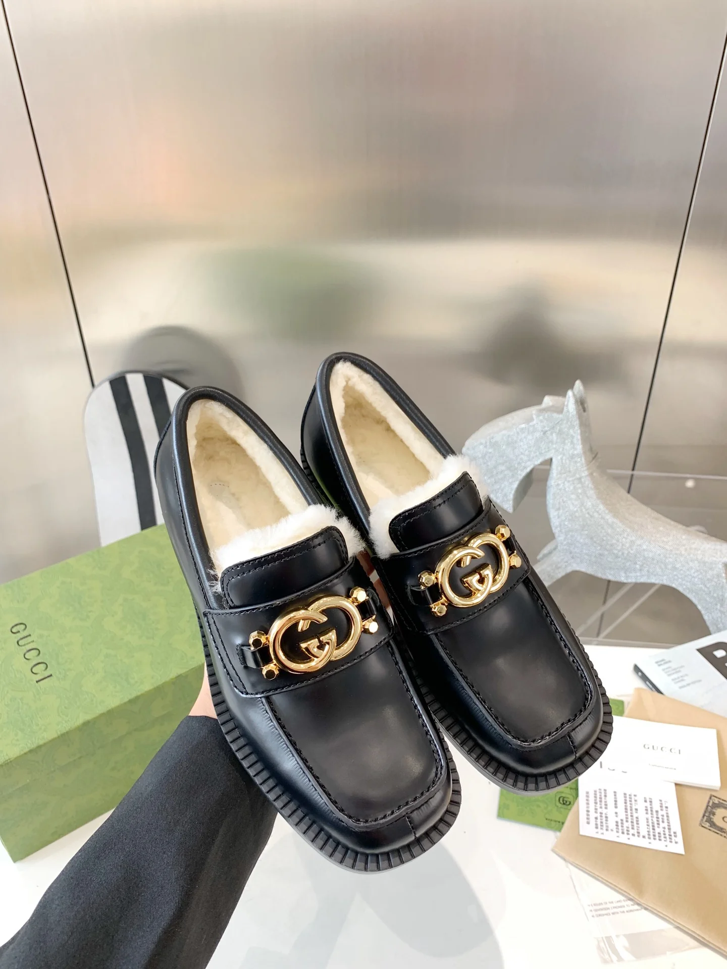 Gucci - Меховые туфли с закрытым носком