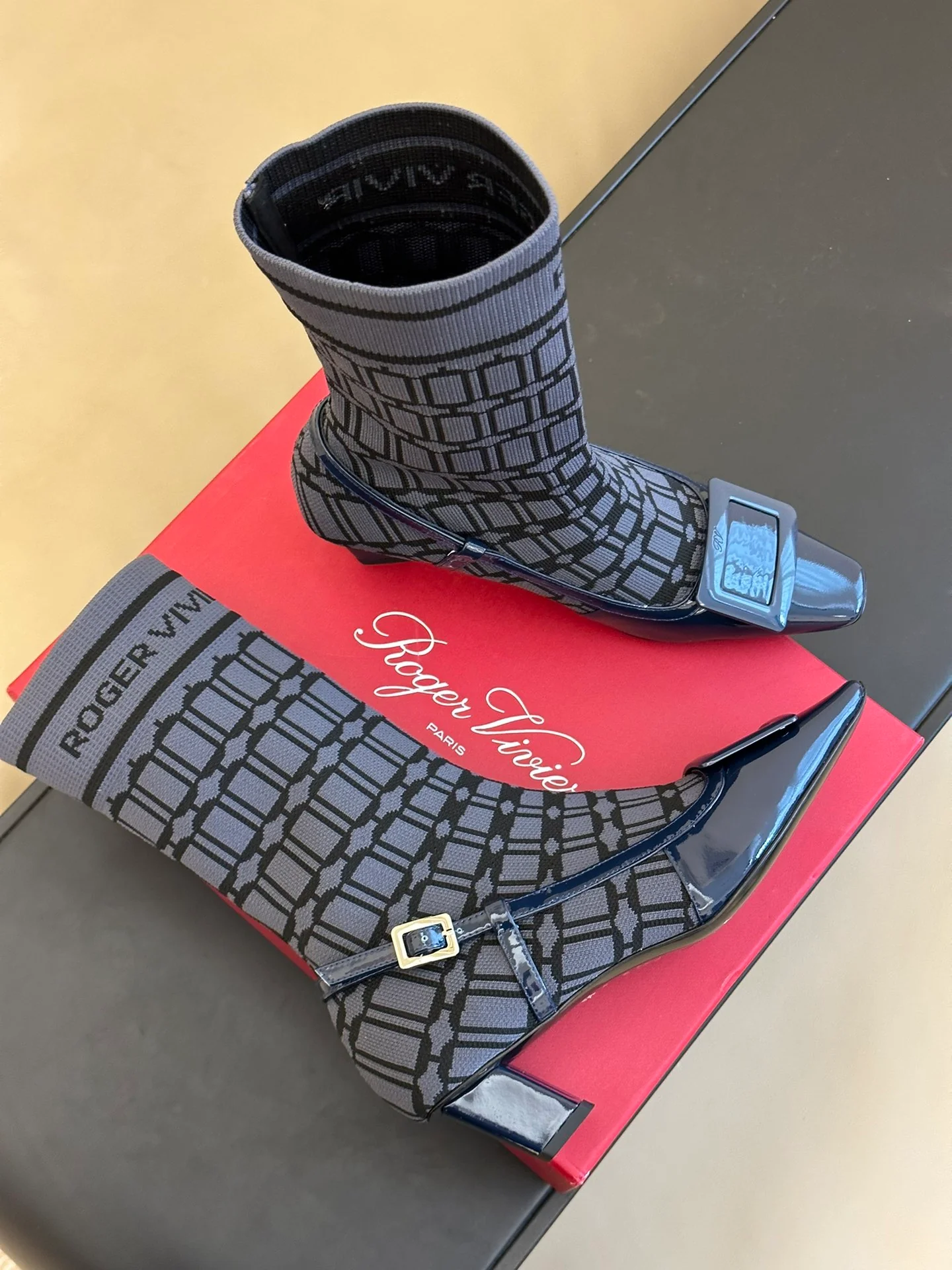 Обувь RV Shoes - Новинка сезона осень/зима 2023 - Ботильоны-носки на высоком каблуке с квадратным носком - Синие