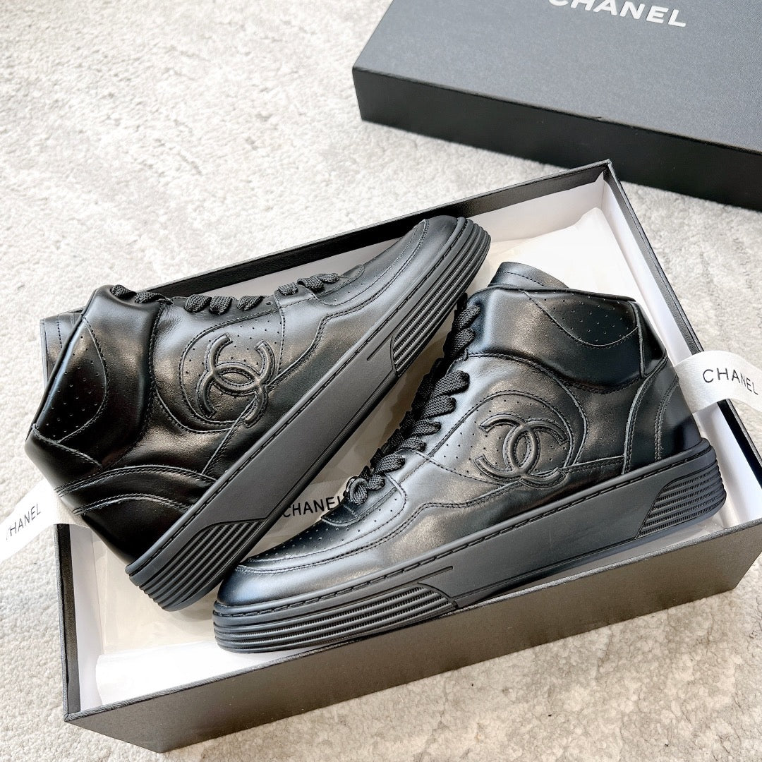 Новинка сезона весна/лето 2023 от Chanel - Высокие кроссовки - Черные