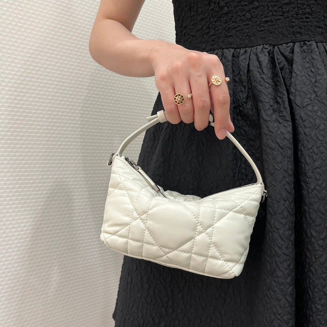 Сумка-ланчбокс Dior из серии Lunchbox Bag - стеганая, белая кожа - маленький размер