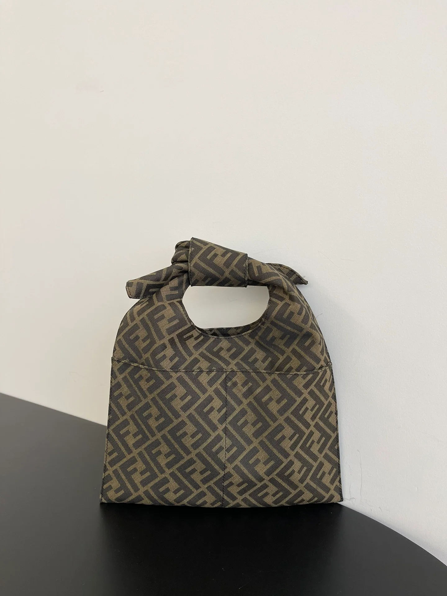 Сумка-ланч Fendi Monogram