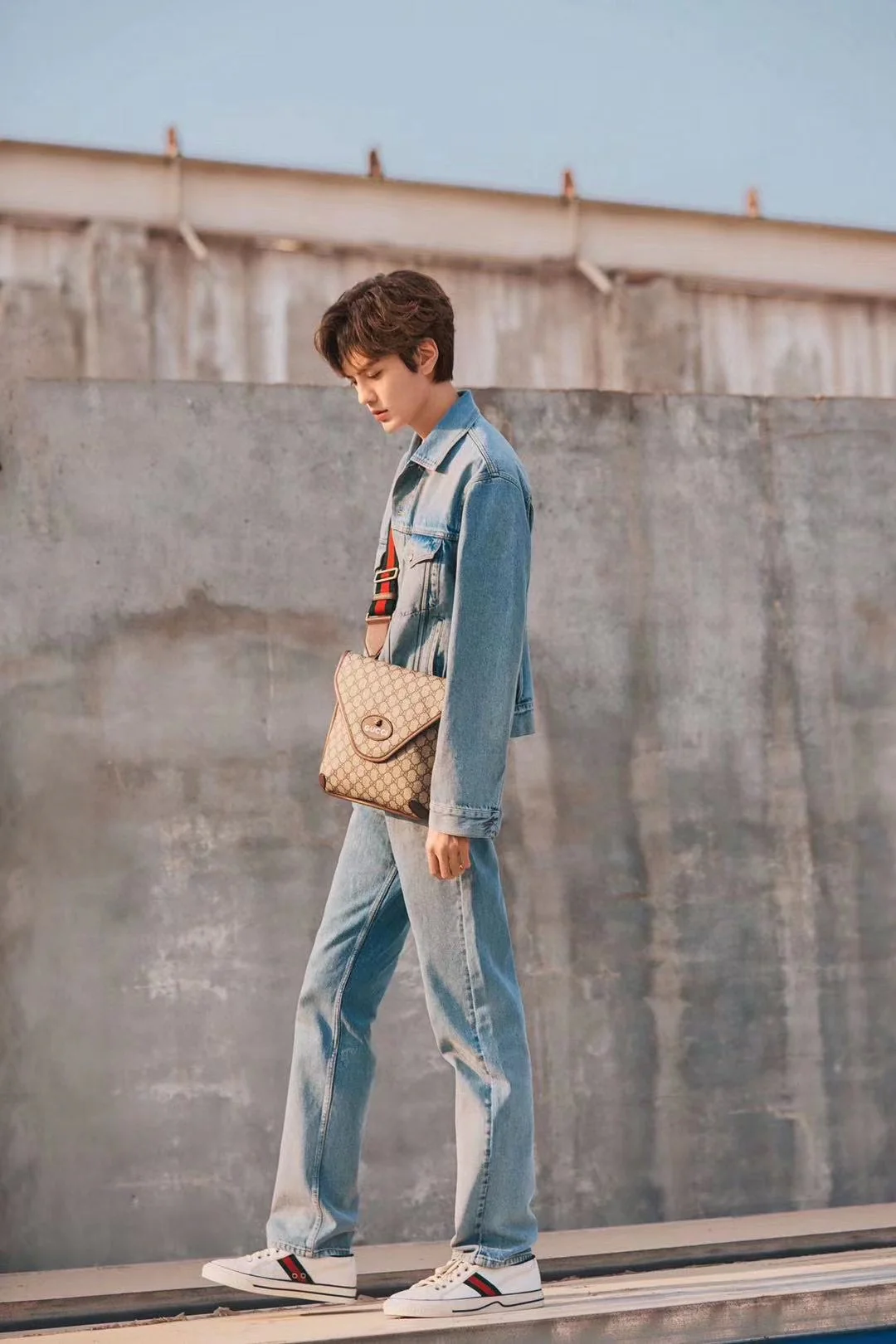 Gucci-老花斜背包