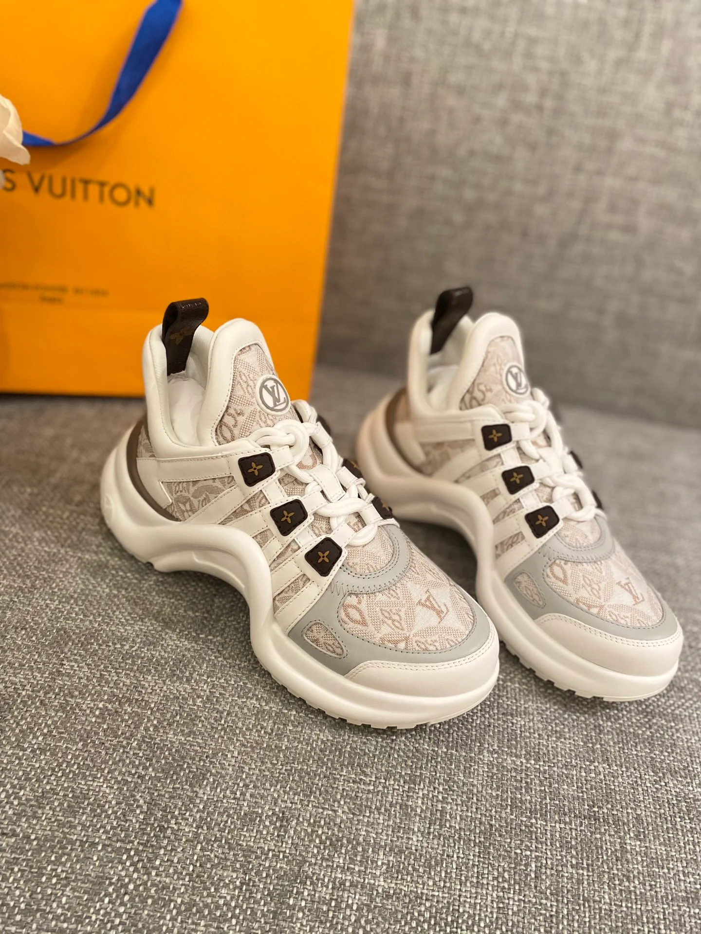 Обувь LV - массивные кроссовки LV - кожа с монограммой в стиле пэчворк