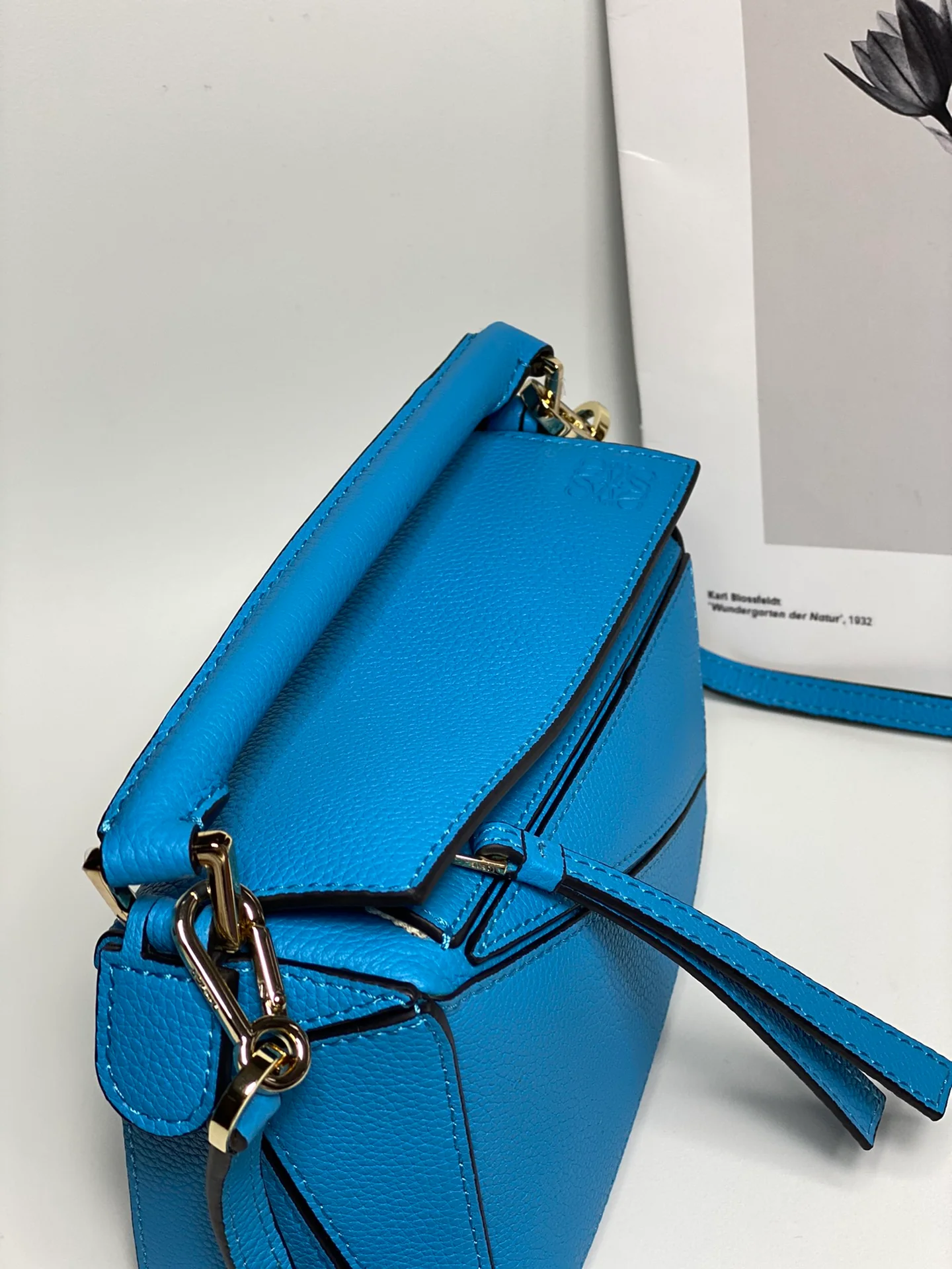Loewe Puzzle Mini Lychee Blue