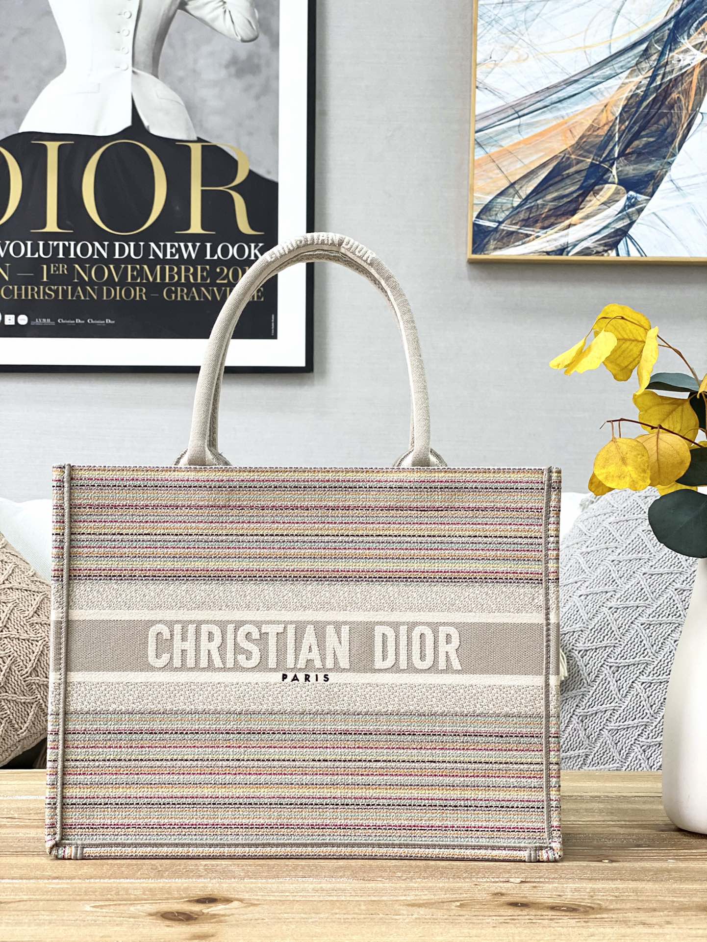 Сумка-тоут Dior Book, маленький размер 36-5 см, вышивка золотой нитью.