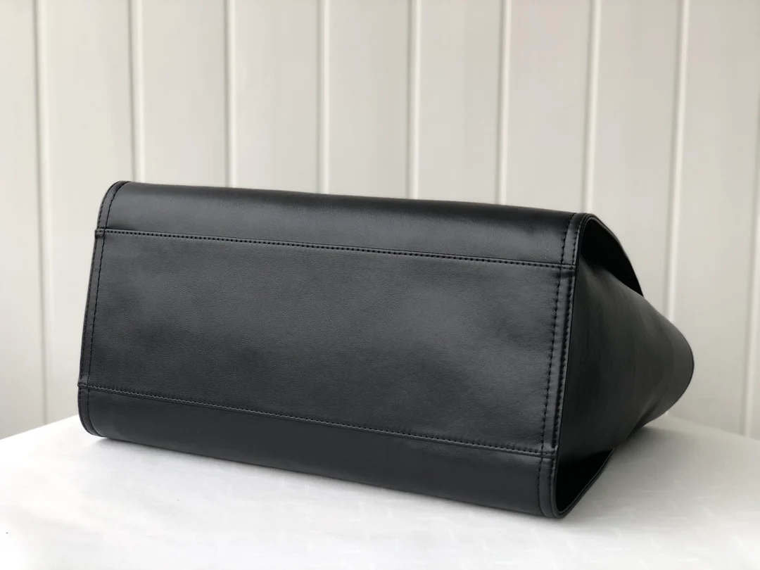 Chanel - Пляжная сумка с тиснением - Телячья кожа - Черная