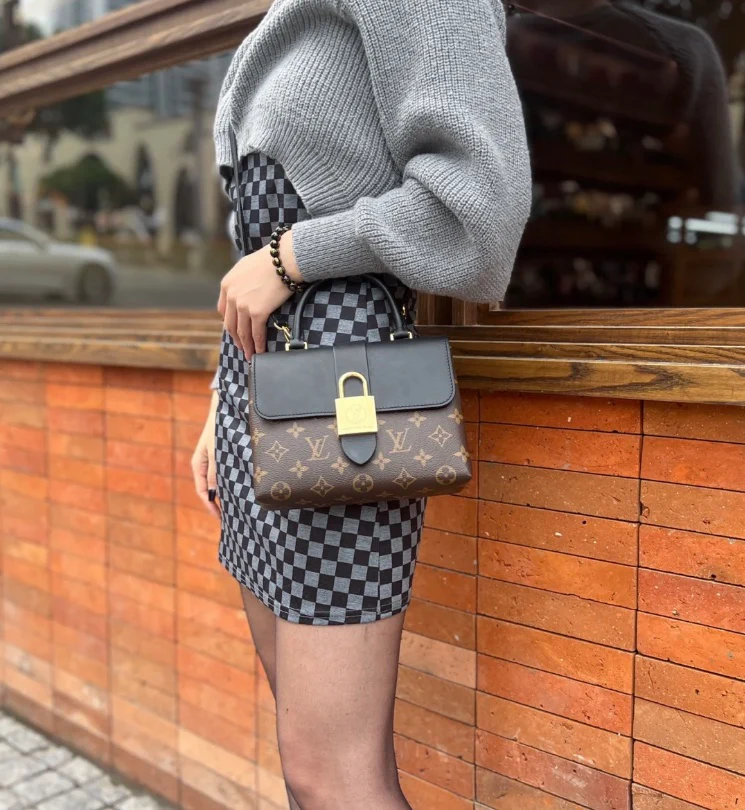 m44321-LV-locky-lock bag-black