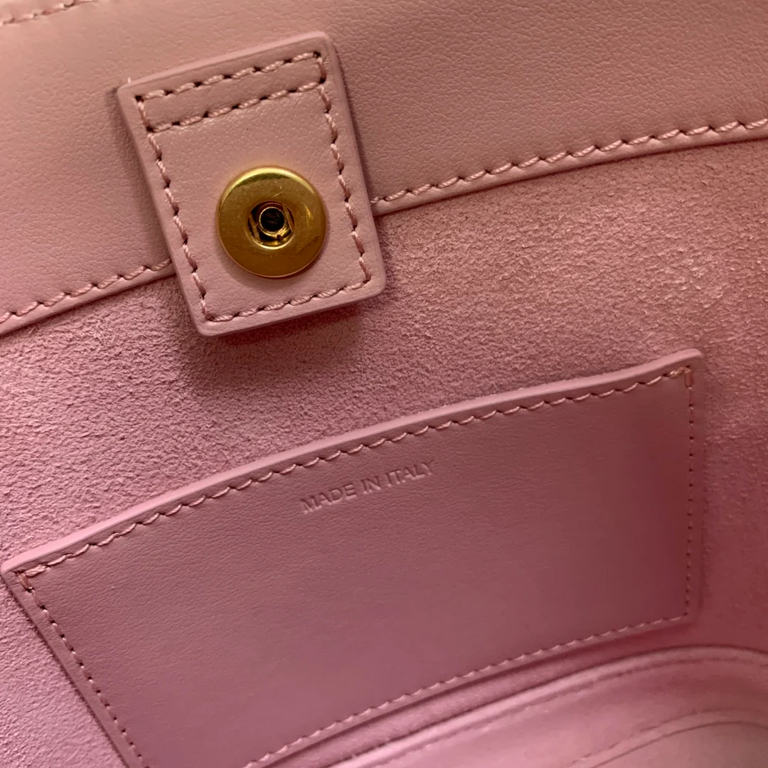 Сумка-ведро Celine с тиснением — мини-версия — розовая