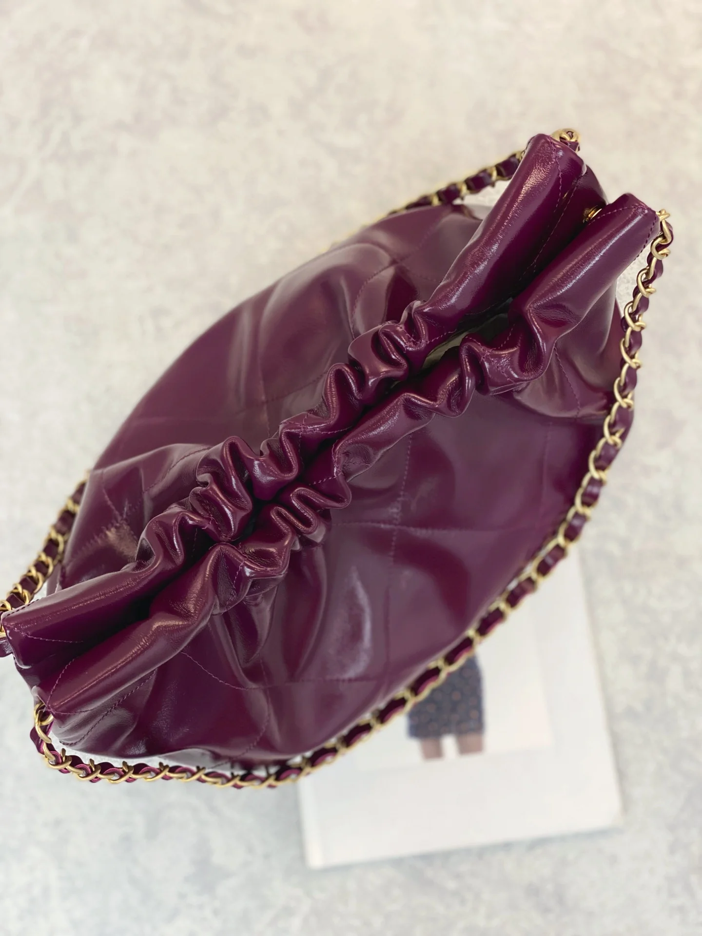 Новинка сезона весна/лето 2023 от Chanel - сумка 22 - маленькая - бордовая