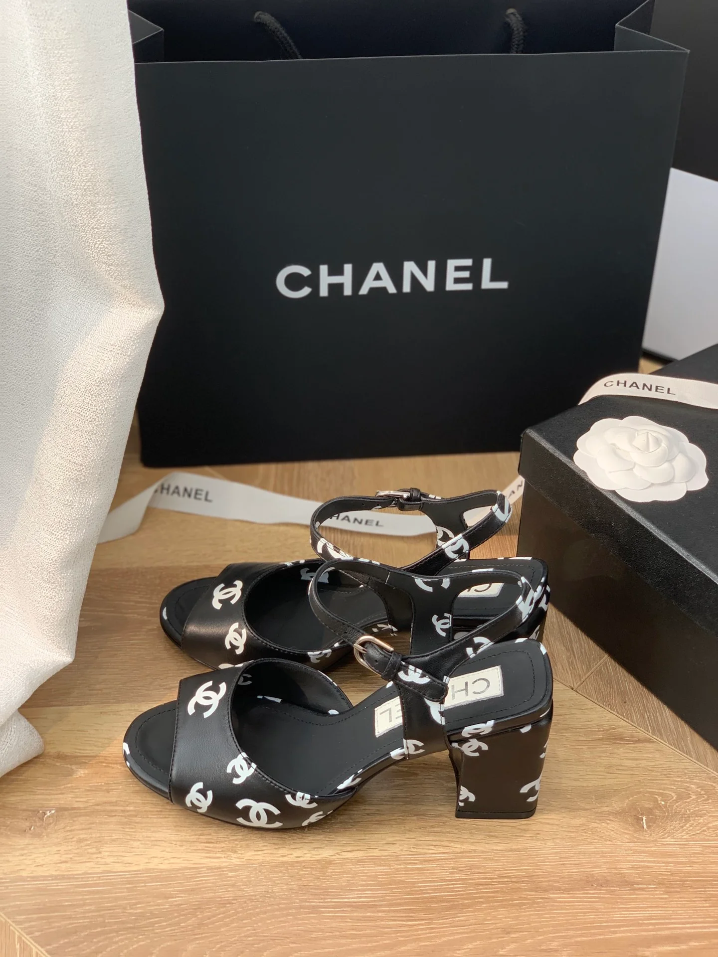 Chanel - Черные сандалии - Туфли на массивном каблуке