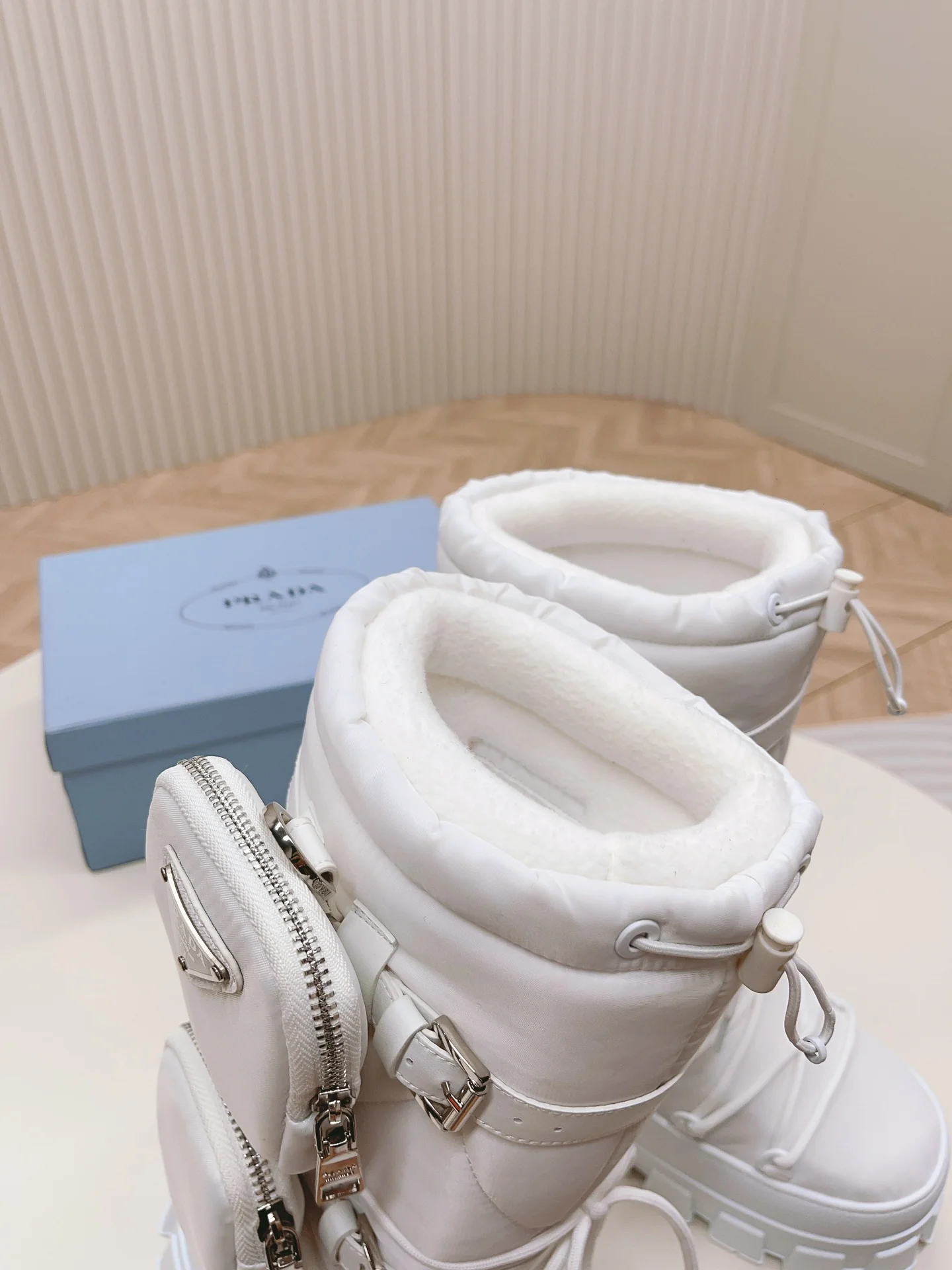 Снежные ботинки Prada Space 2024 - белые