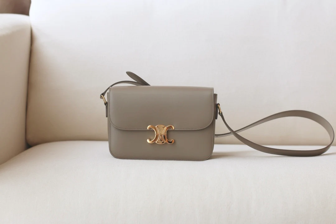 Celine Triomphe Medium Calfkin Pebble Color