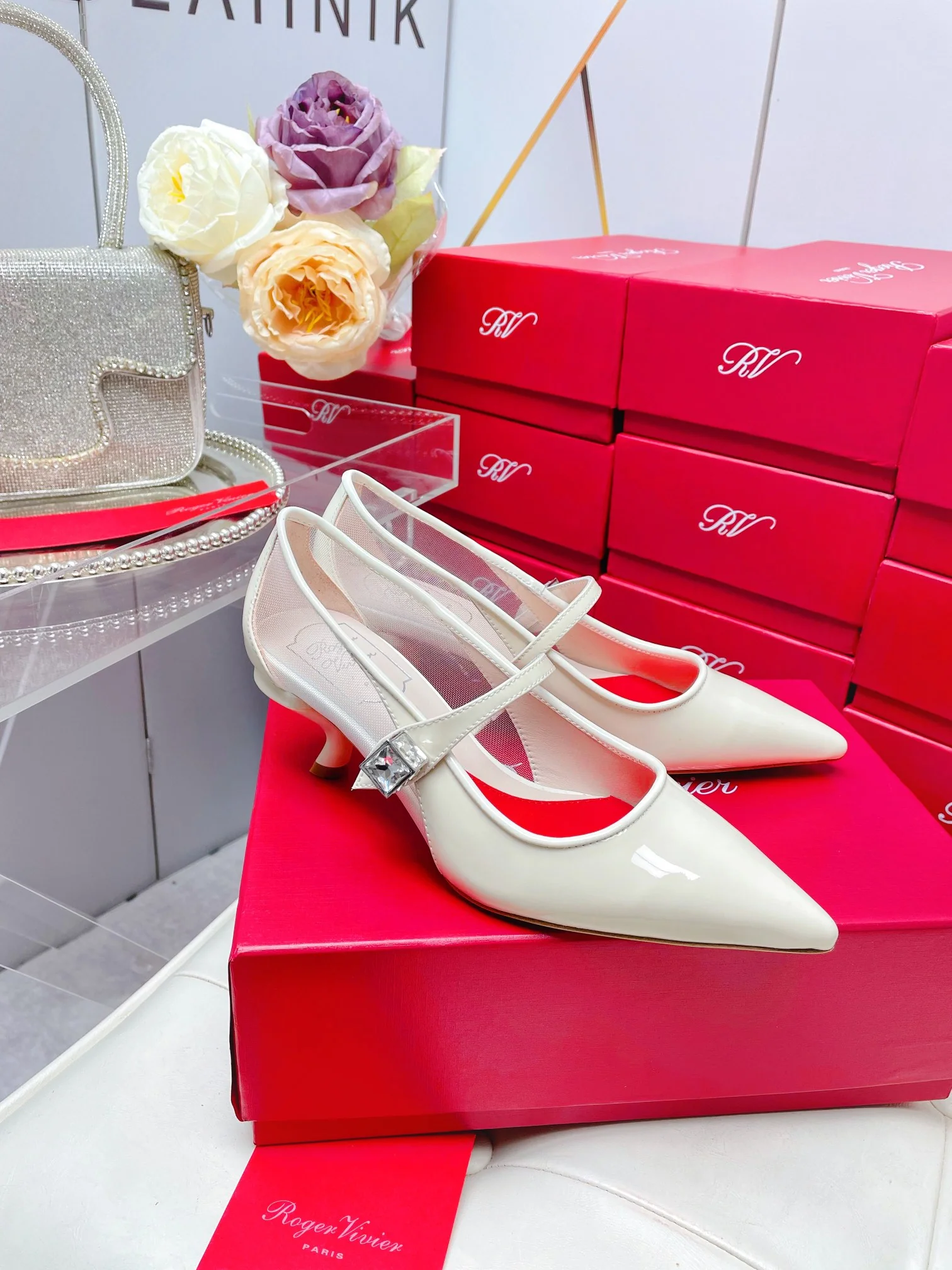 Обувь RV Shoes - Новинка ранней весны 2023 года - Туфли на каблуке ?Мэри Джейн? с острым носком - Бежевые