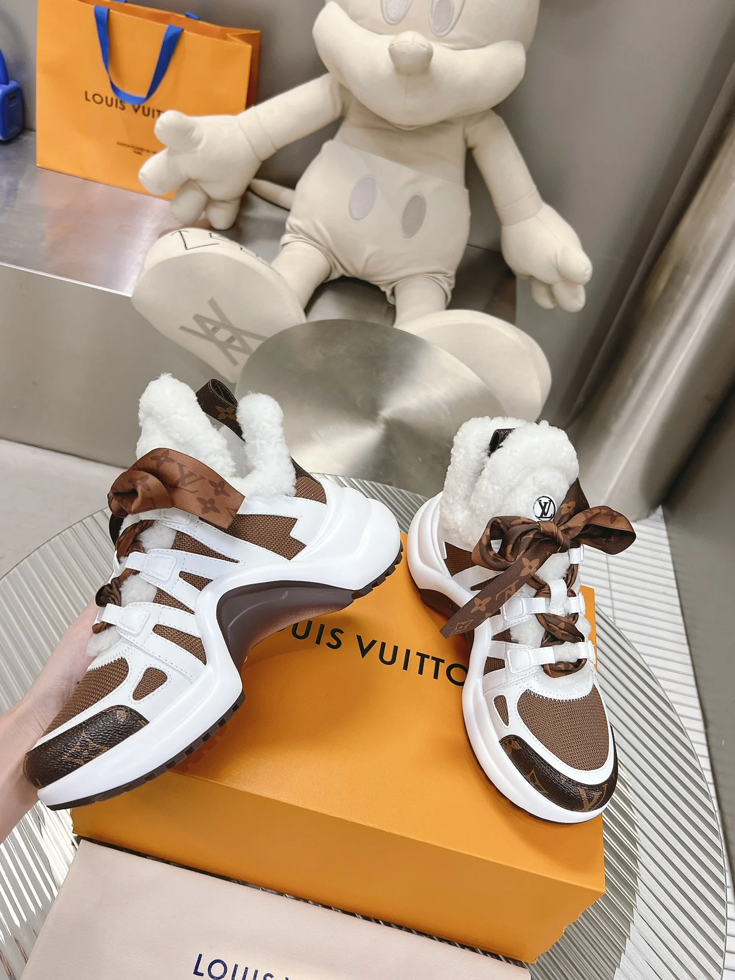 LV - Массивные туфли из шелковой кожи - Коричневые