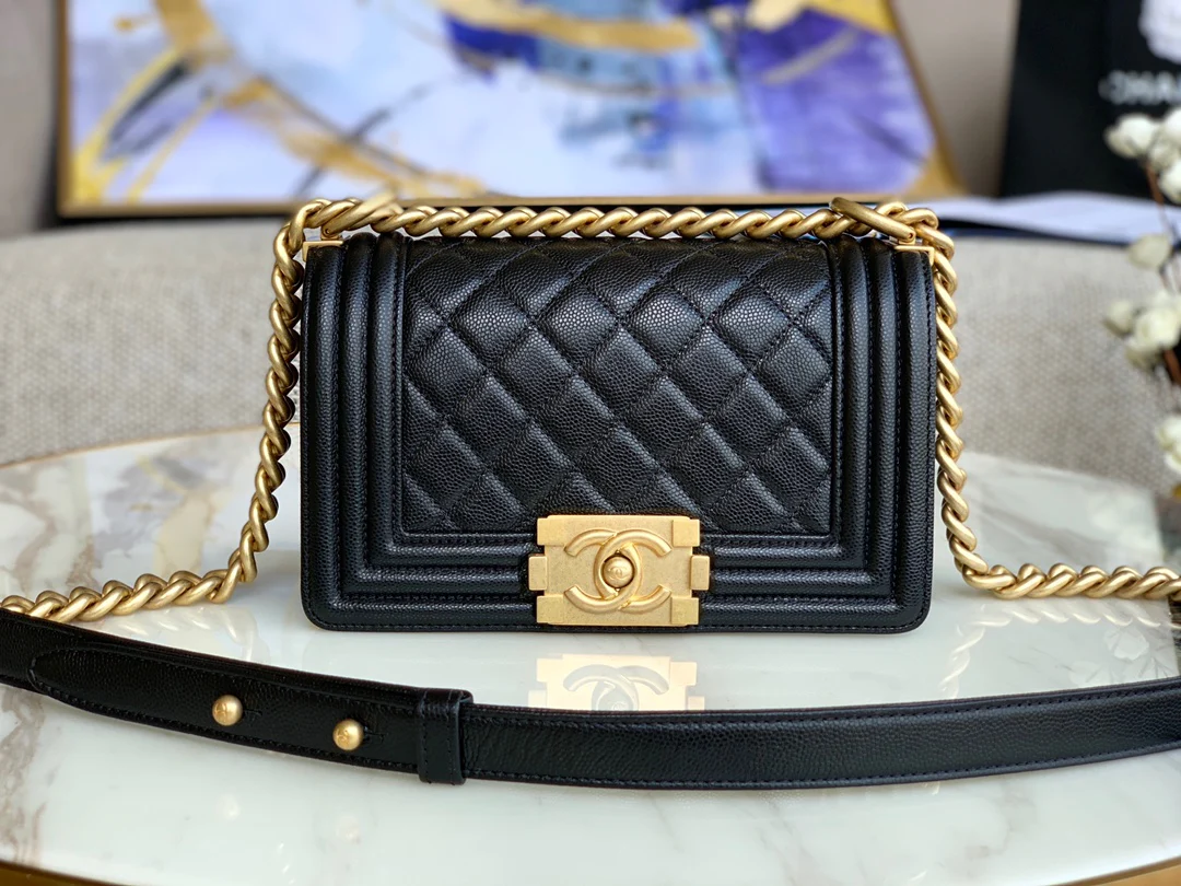 Chanel Boy 20 см, черный шар, золотой