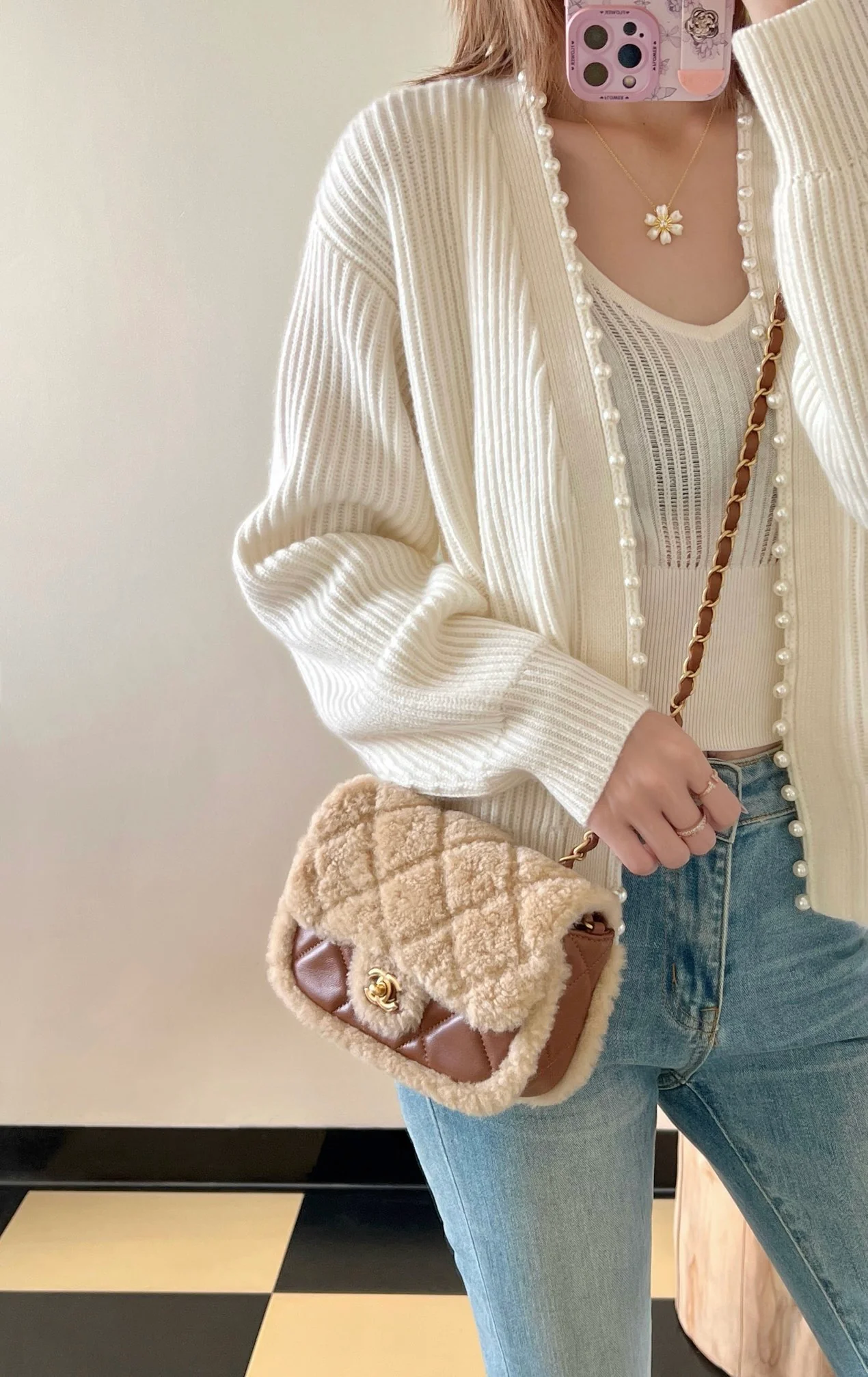 Сумка Chanel с клапаном и цепочкой в ??виде плюшевого мишки из 24-каратного золота (маленькая).