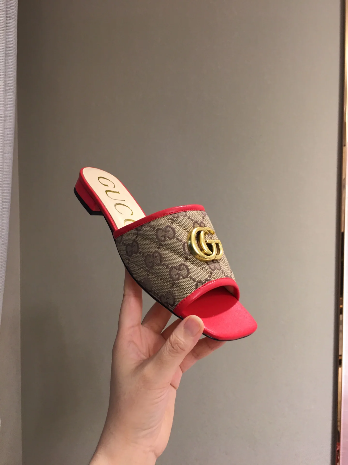 Тапочки Gucci с квадратным носком