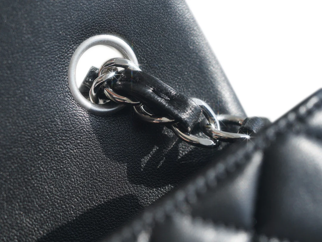 Мини-сумка Chanel CF 20 см из черной овечьей кожи с серебряной застежкой