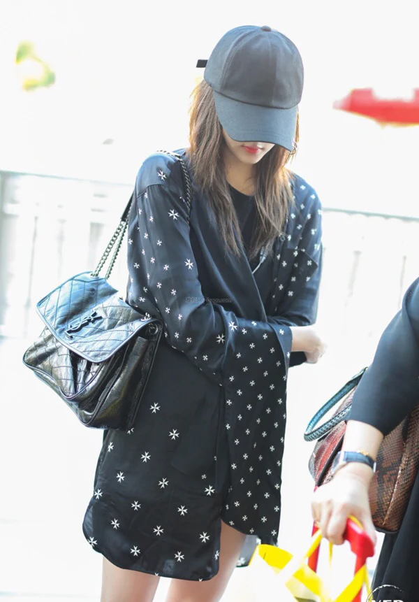 YSL Medium Niki Leather с черной пряжкой и D-образным кольцом - 1