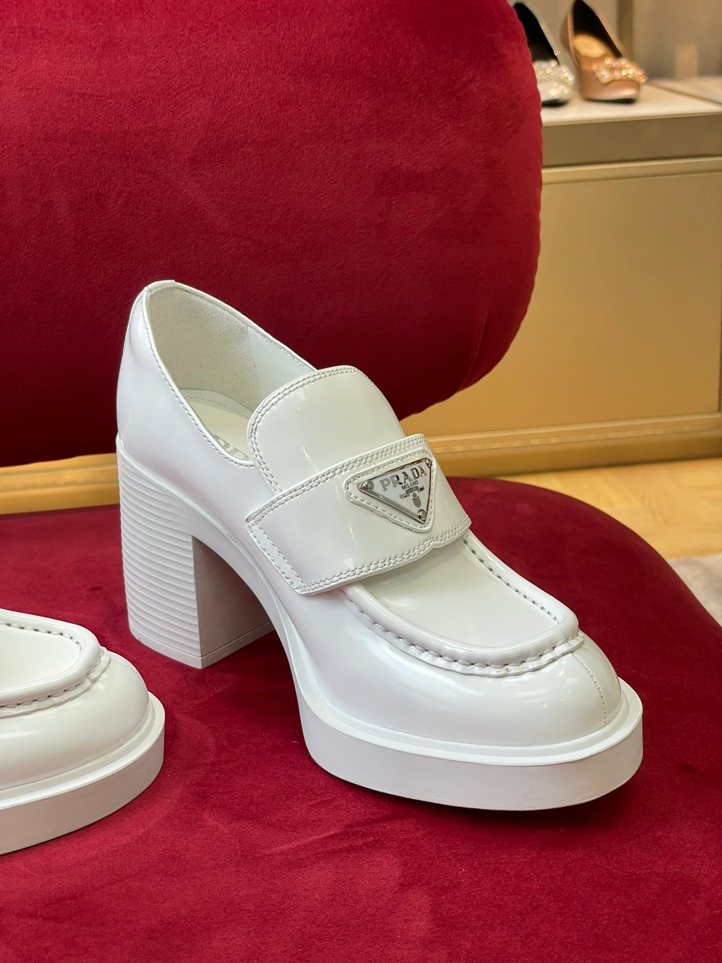 Лоферы Prada 2024, 7-5 см, белые.