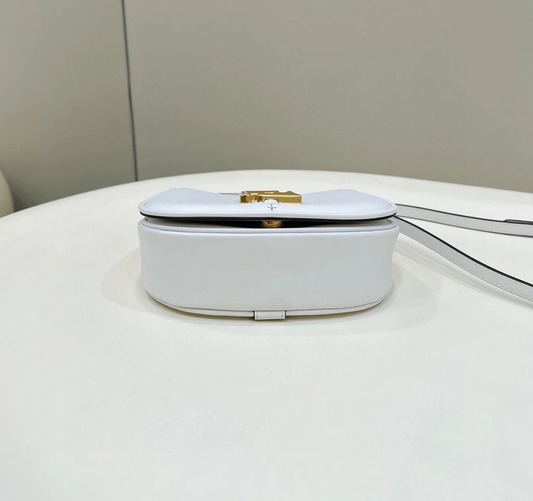 Сумка-седло Fendi в стиле ретро с клапаном - белая