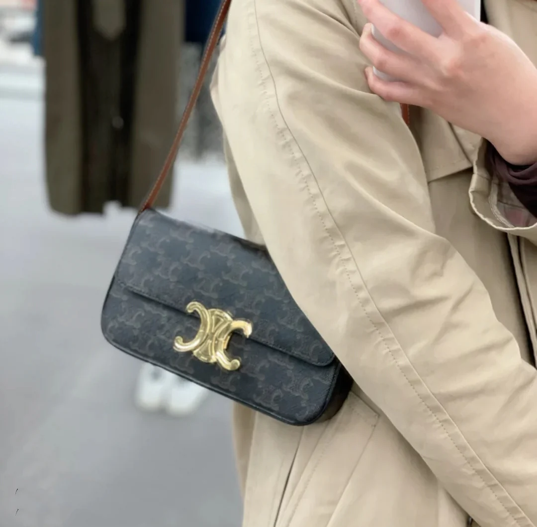 Сумка под мышку с монограммой Celine Triomphe