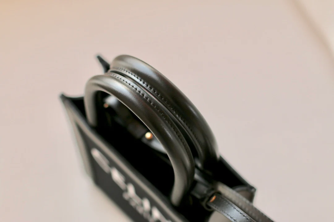 Вертикальная сумка Celine Cabas из канваса с принтом и телячьей кожи - 1