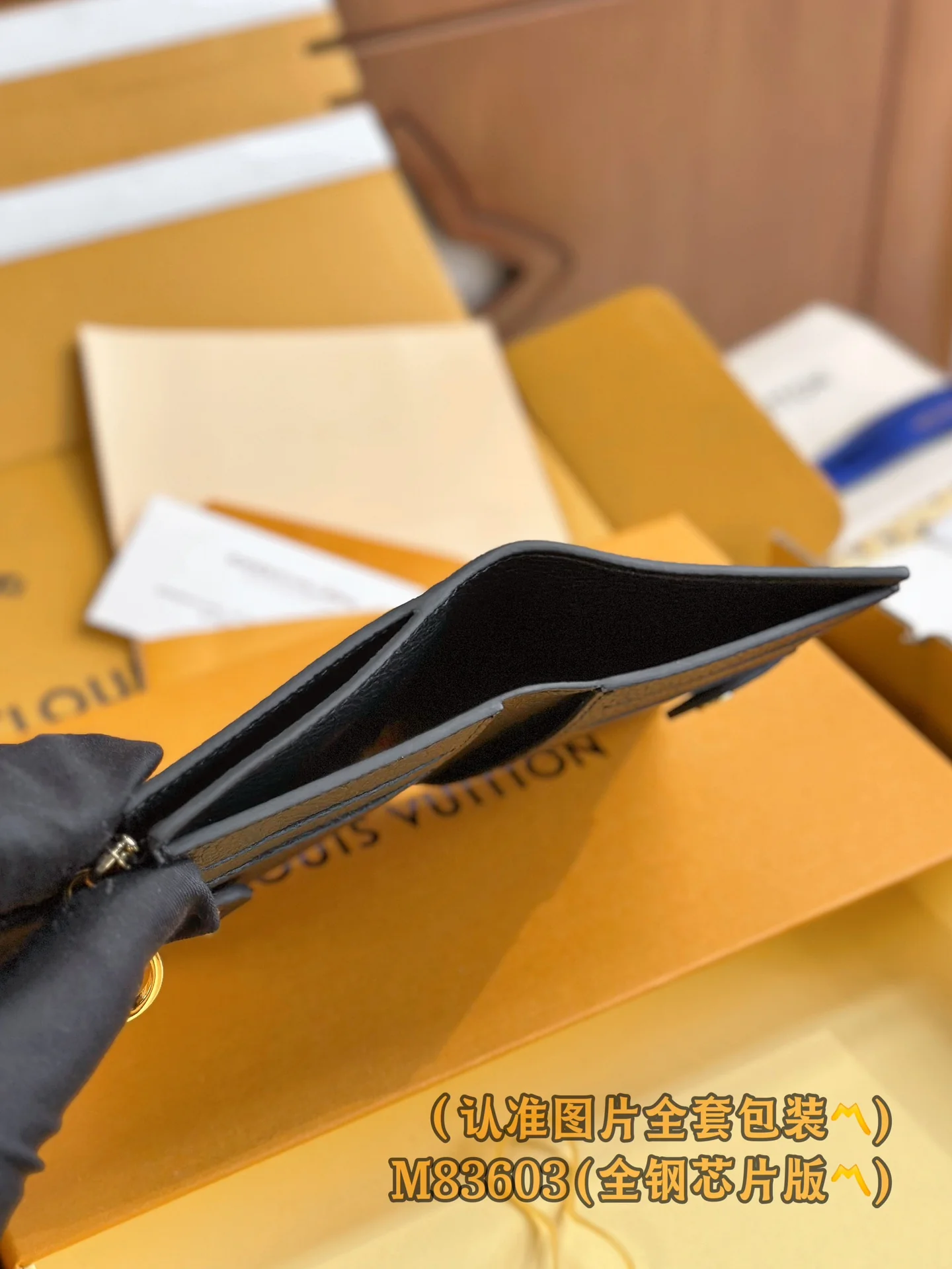 LV-m83603-Кошелек Lisa с тиснением, черный