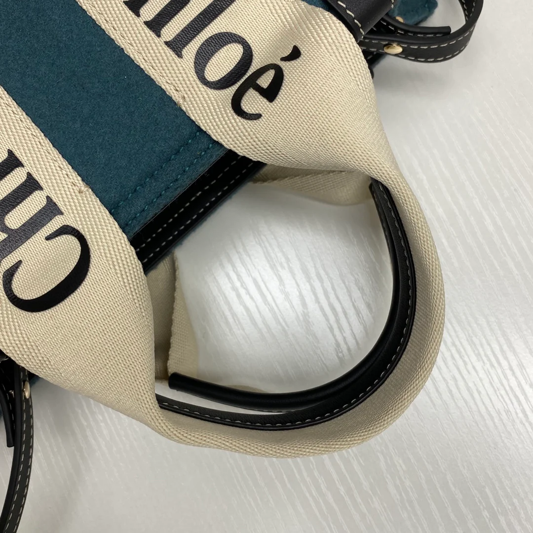 Сумка-тоут Chloe Woody, маленькая, бархатно-голубая.