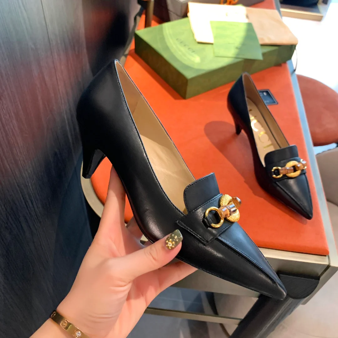 Туфли на каблуке с острым носком от Gucci