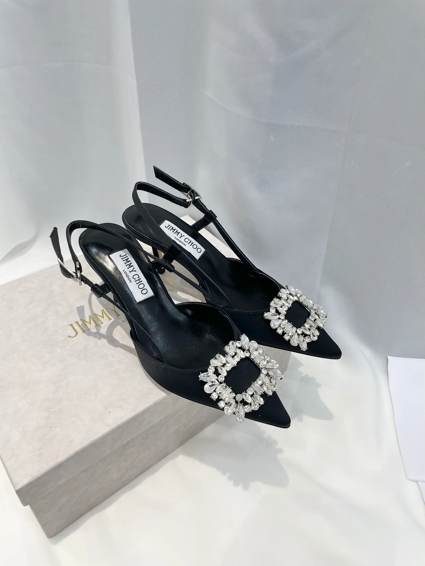 Туфли на высоком каблуке Jimmy Goddess Series с бриллиантовой пряжкой - Черные