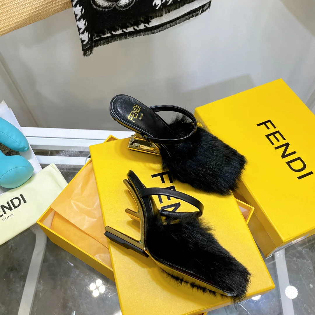 Fendi - Меховые тапочки на высоком каблуке