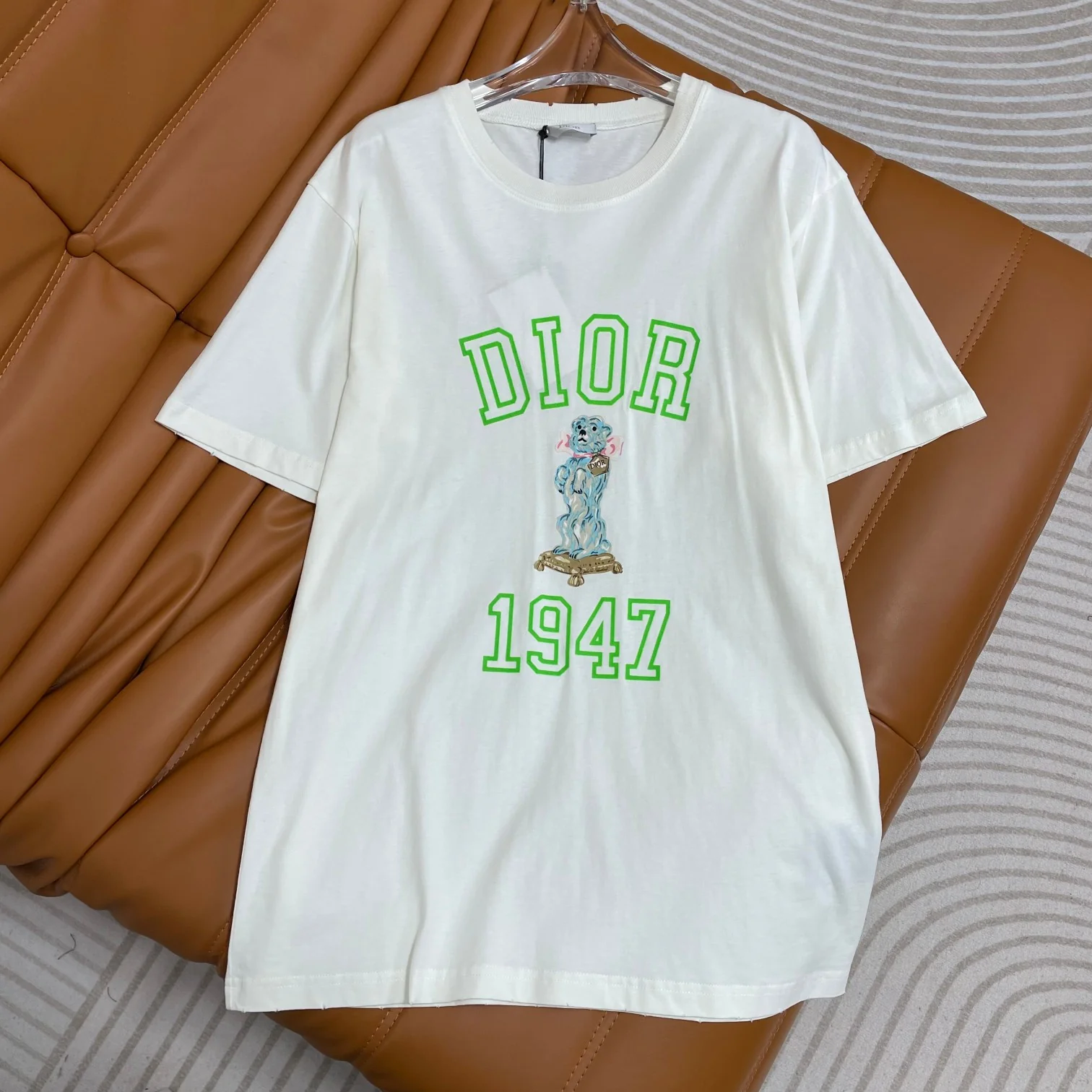 Футболка Dior 2403-24 ?Ранняя весна? с коротким рукавом и мультяшным рисунком — белая.