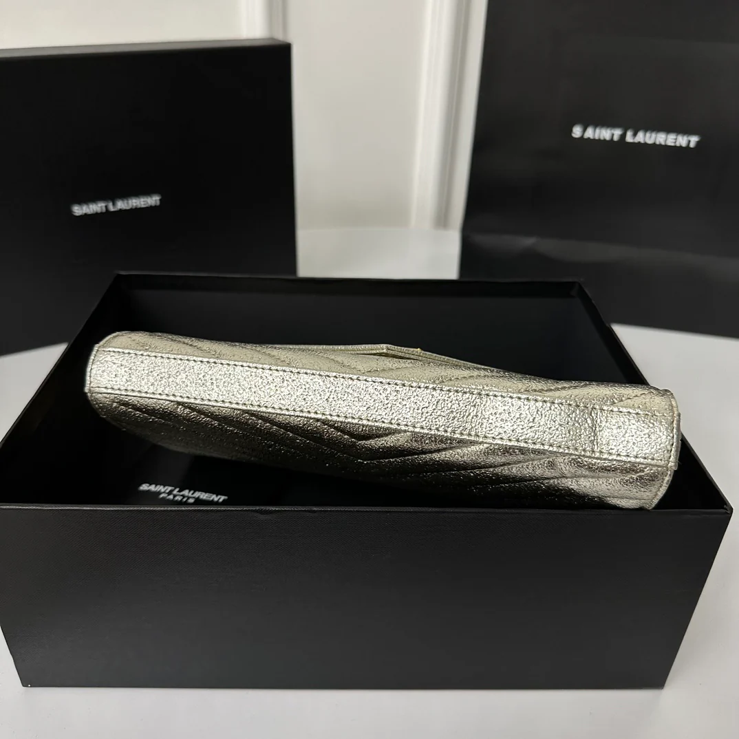 Монограмма YSL, икра, серебряная застежка, 22 см