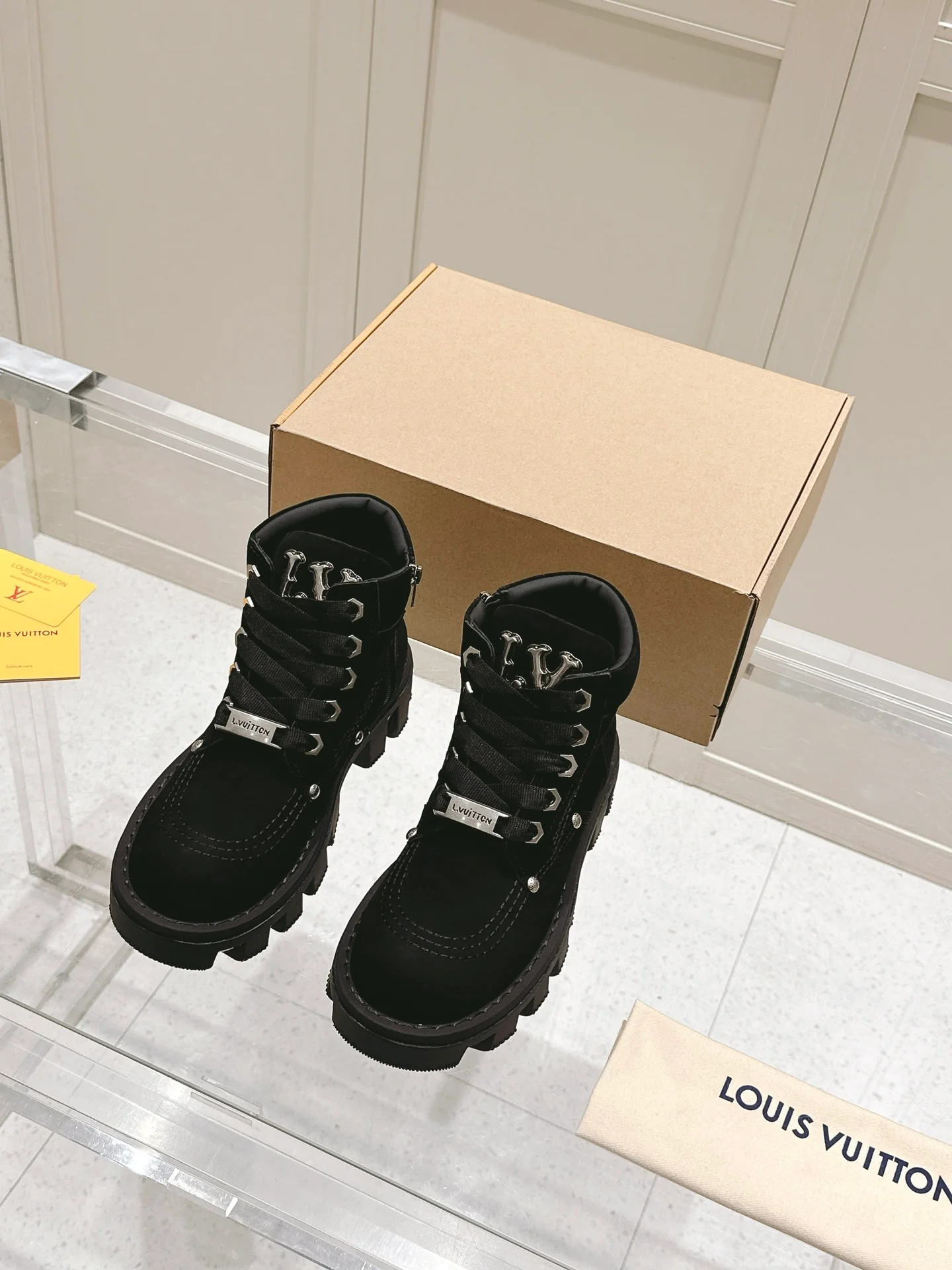 Ботинки Dr. Martens на платформе LV-2024 - черные