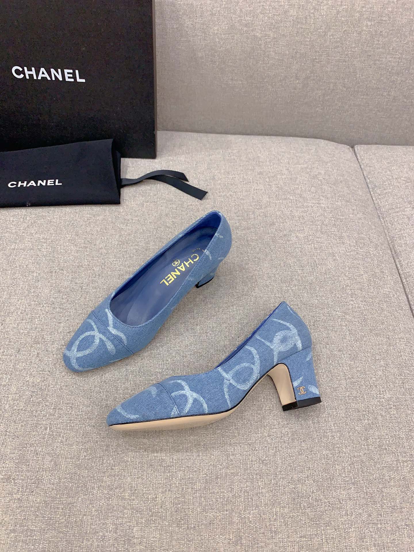 Chanel - Джинсовые туфли на массивном каблуке - Светло-голубые