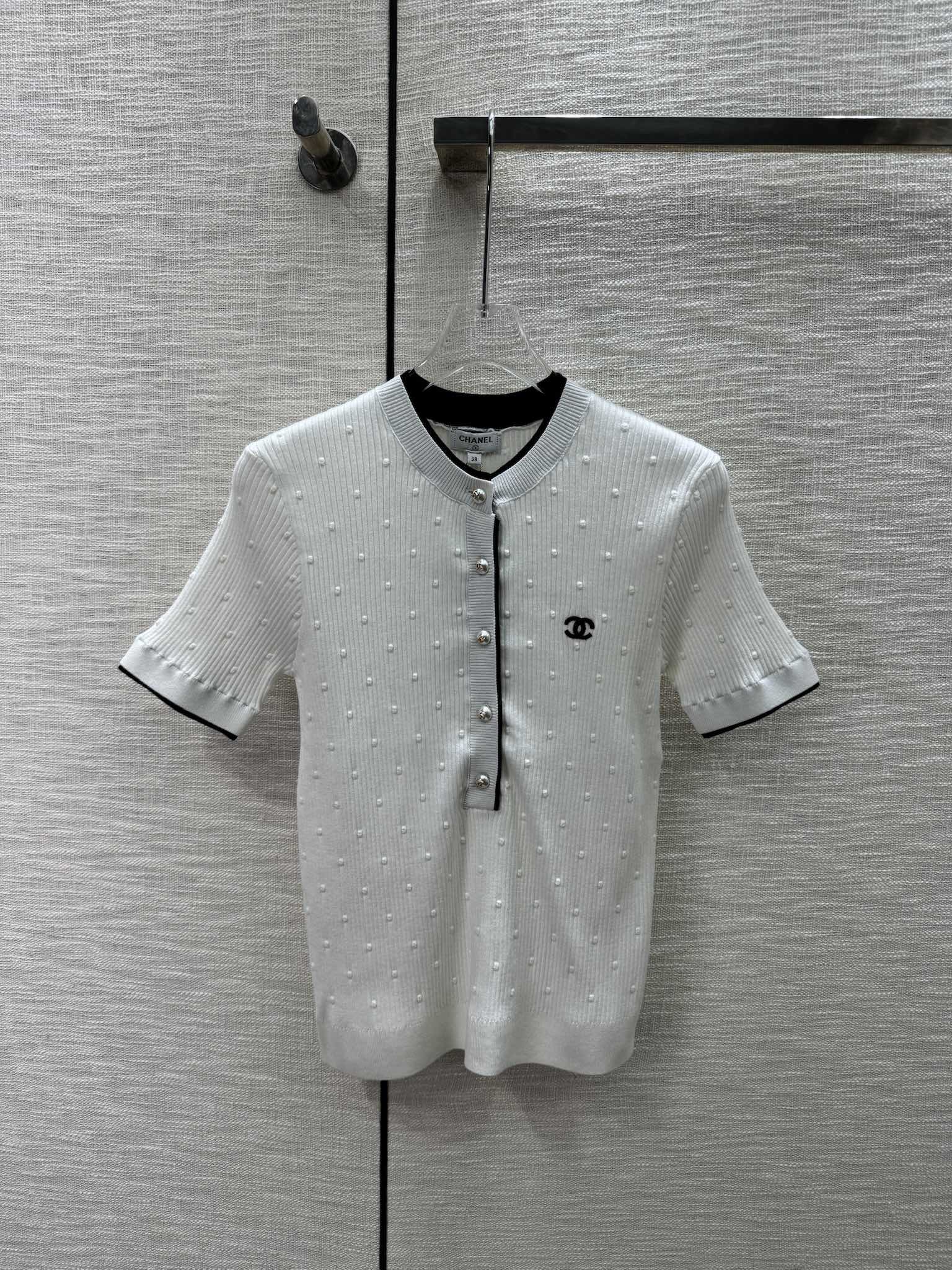 Chanel 2404 - Вязаный топ с короткими рукавами и круглым вырезом, частично открытый - Белый