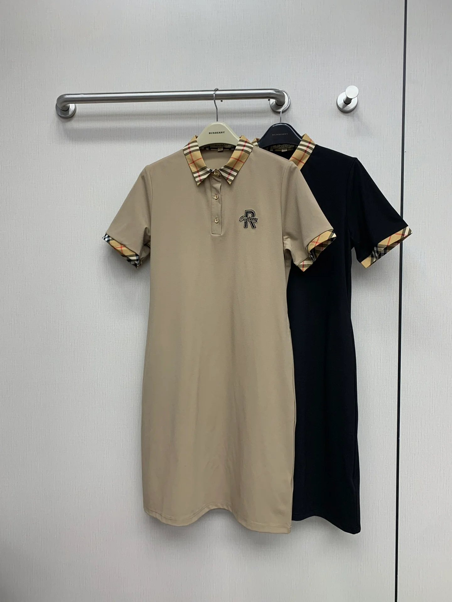 Burberry 2403 - Новое классическое платье в клетку с лоскутным узором для ранней весны - Черное