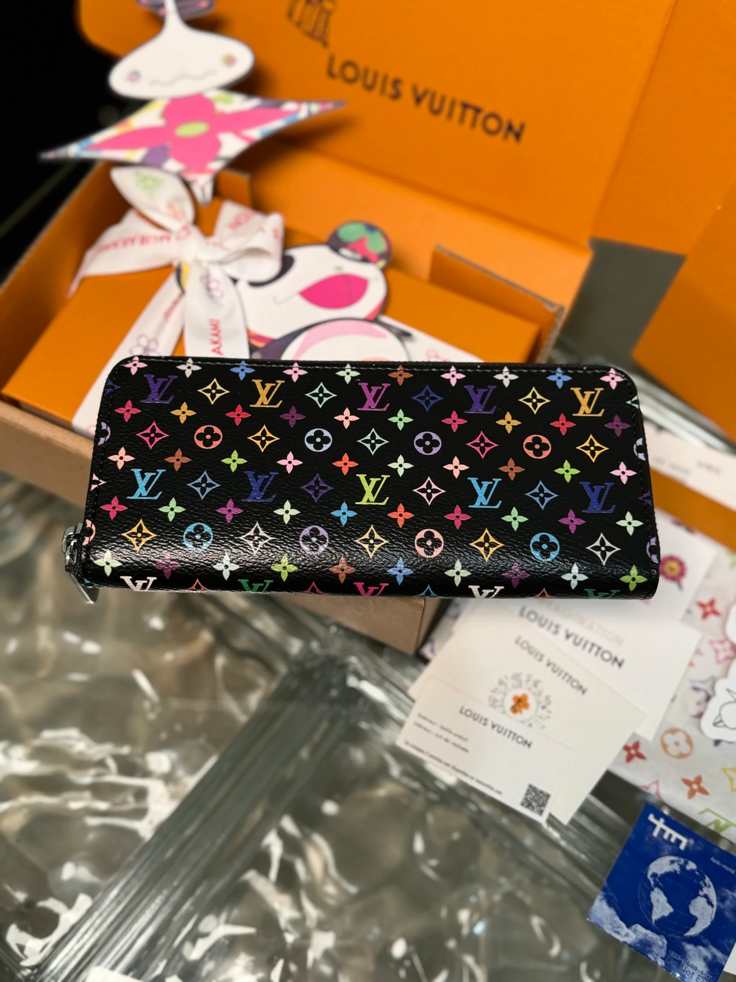 LV-m13408-clemence кошелек-радужный черный