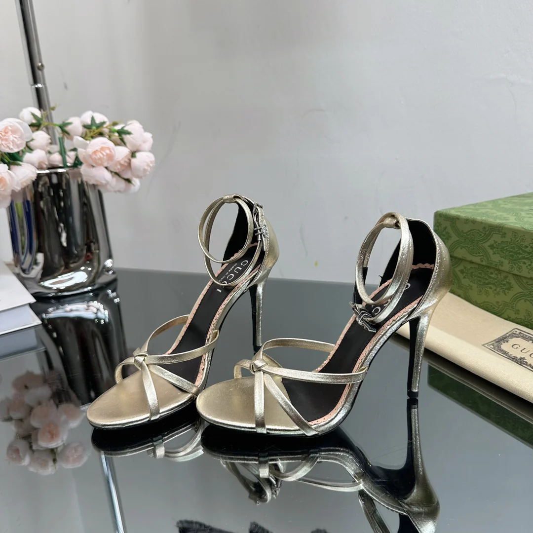 Новинка весны 2023 года от Gucci - Босоножки на шпильке - Золотистые