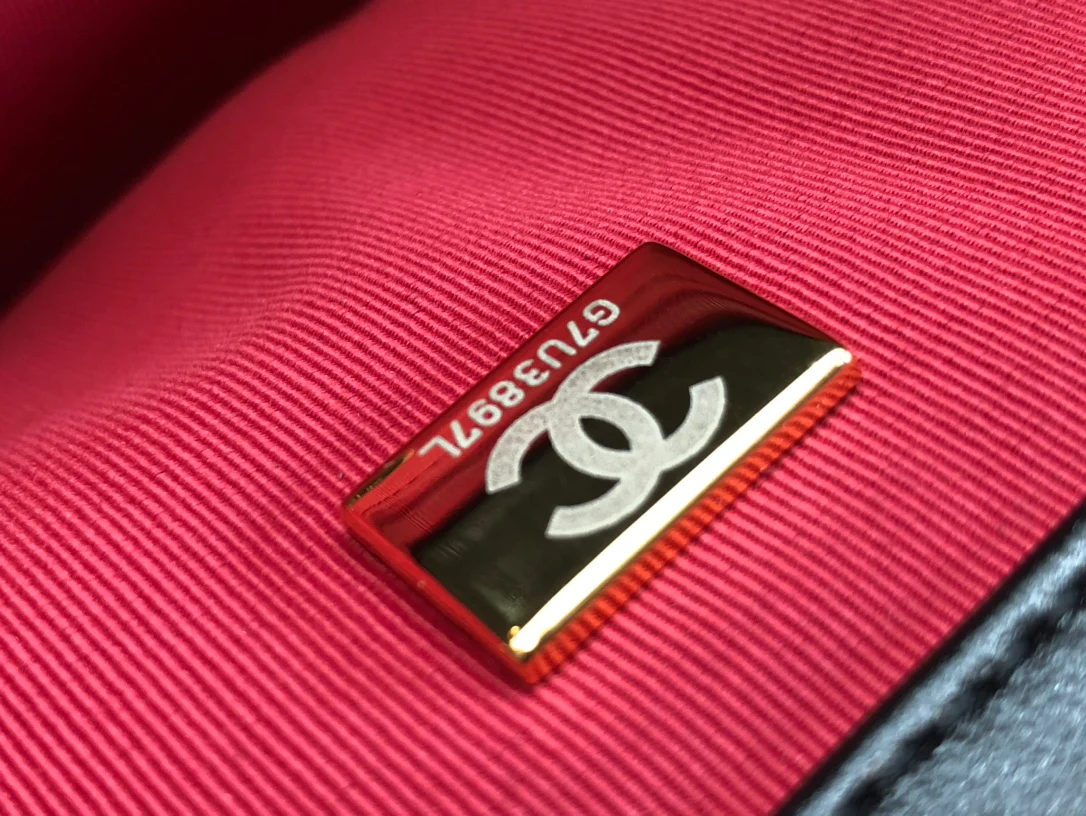 Новая сумка-шоппер Chanel 2022 года из овечьей кожи.