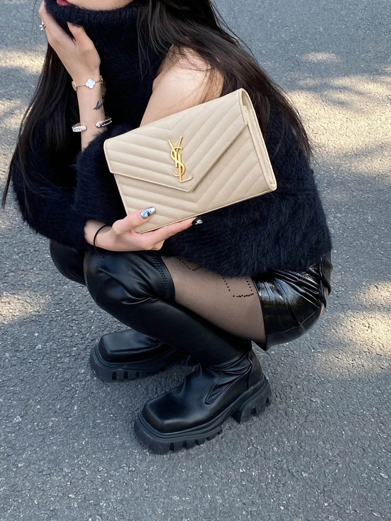 YSL Monogram Caviar WOC Абрикосовый с золотой пряжкой 22 см 1