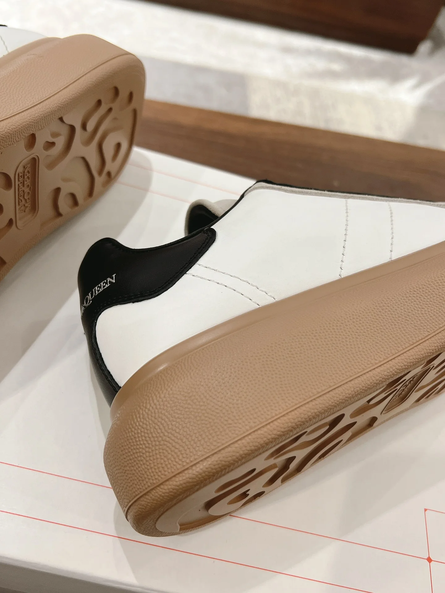 Повседневные туфли McQueen 2024 - черные