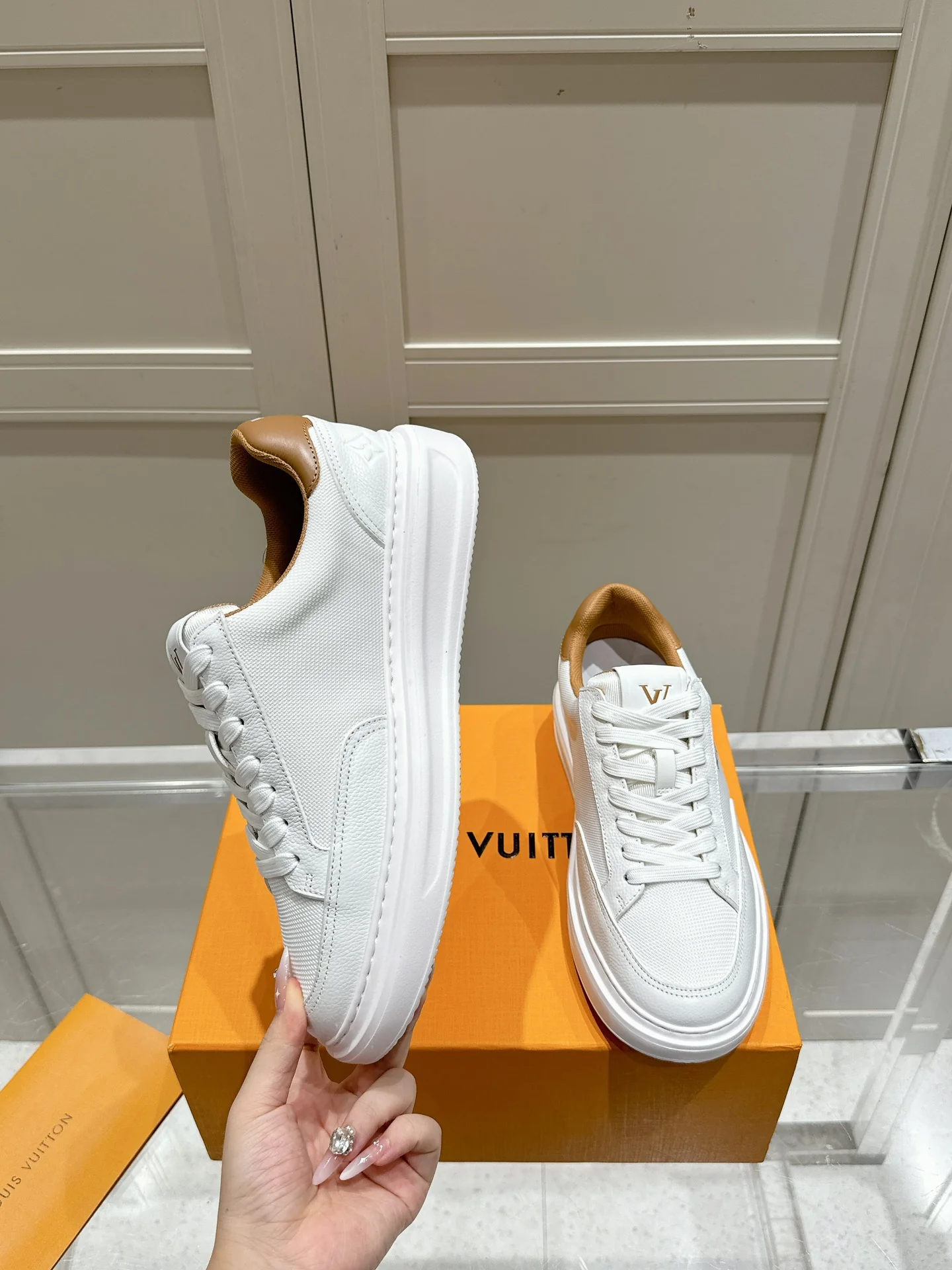 Скейтбордные кроссовки LV-2024 из ткани и кожи - белые