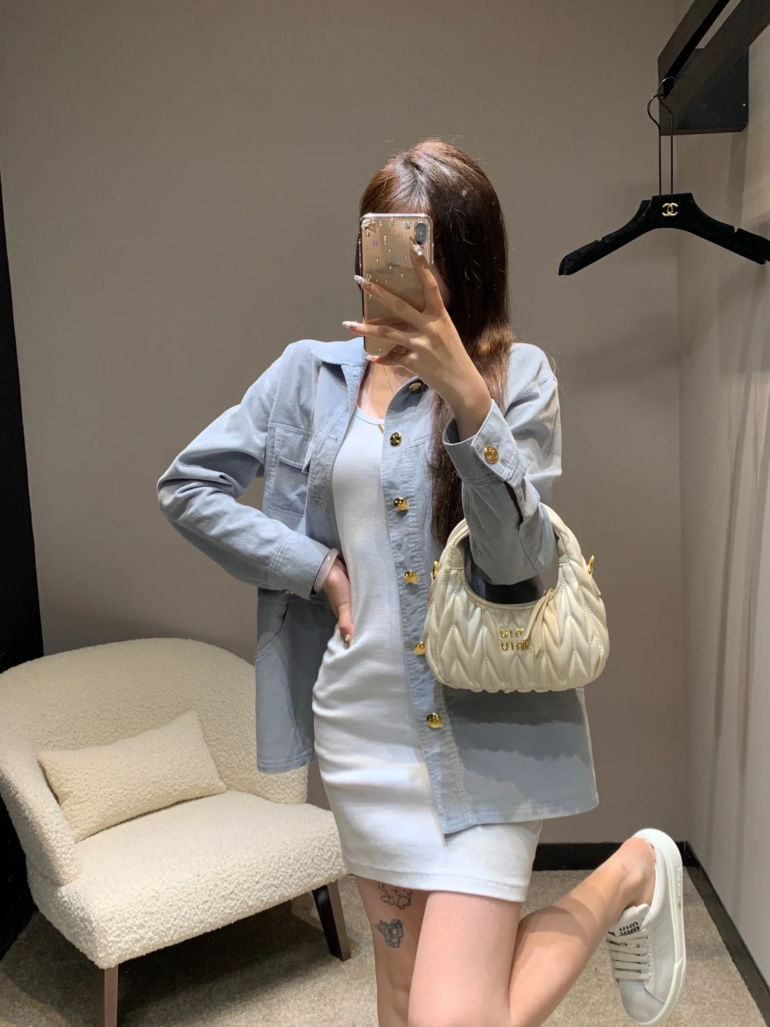 Celine-2404 - Повседневная вельветовая рубашка-куртка в классическом стиле с длинными рукавами и золотыми пуговицами.