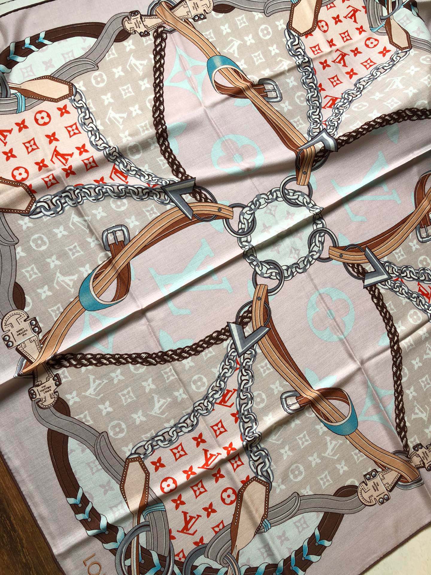 Классический квадратный шарф LV - 140 см - 70 см - Кашемир - 30 см - Шелк - 1 см