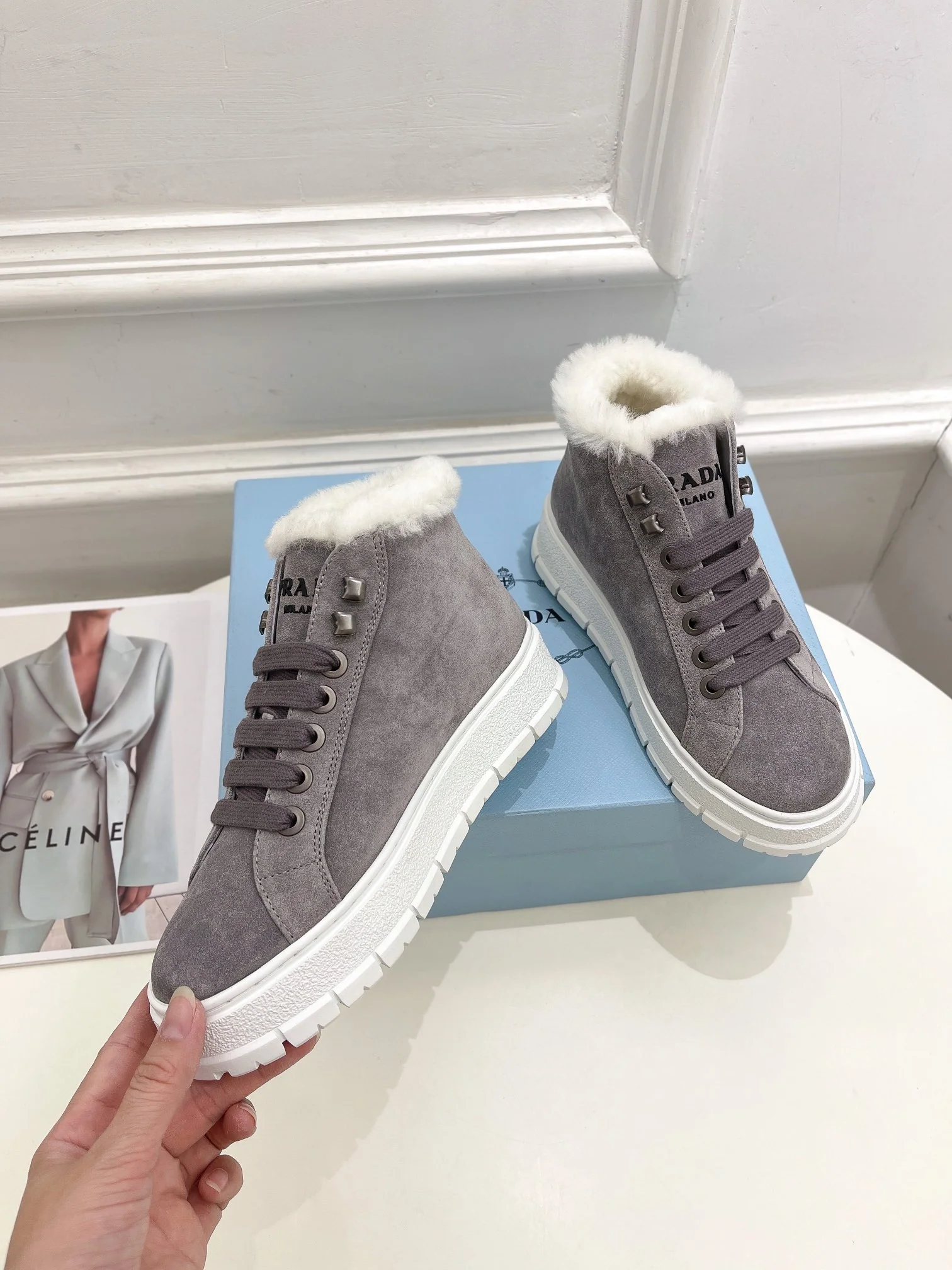 Prada в стиле подиума - Повседневные высокие шерстяные ботильоны - Серые