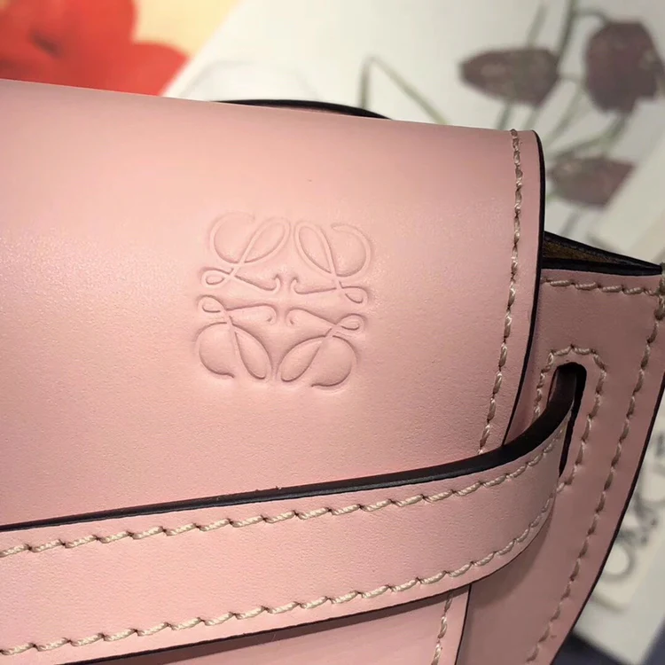 Loewe - Нагрудная/поясная сумка из телячьей кожи - Розовый цвет вишневого цветка - 15-12-5-8 см