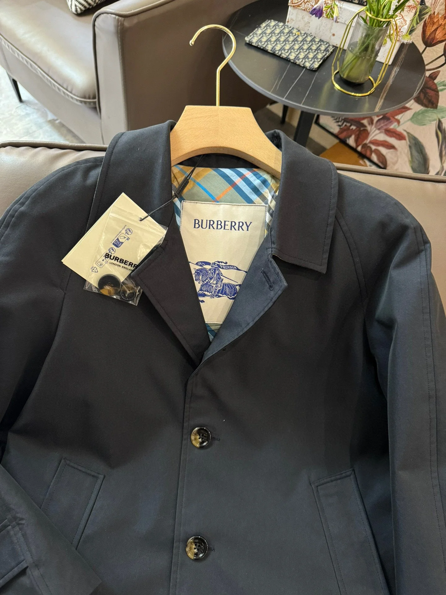 Тренч Burberry 2403-24ss на пуговицах, черный