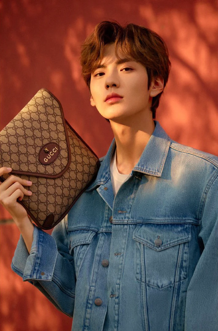 Gucci-老花斜背包